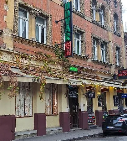 6-Pack Apartment In The Party District Budapest Exterior foto